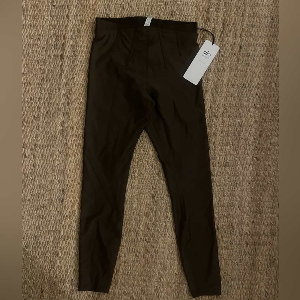 Airlift High-Waist 7/8 Corset Legging alo yoga leggings. Color army green